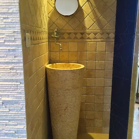 Oda ve Kahvaltı La Rom' Antik *